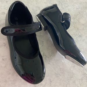 Danskin little girls black patent leather tap shoes size 10 toddler girl